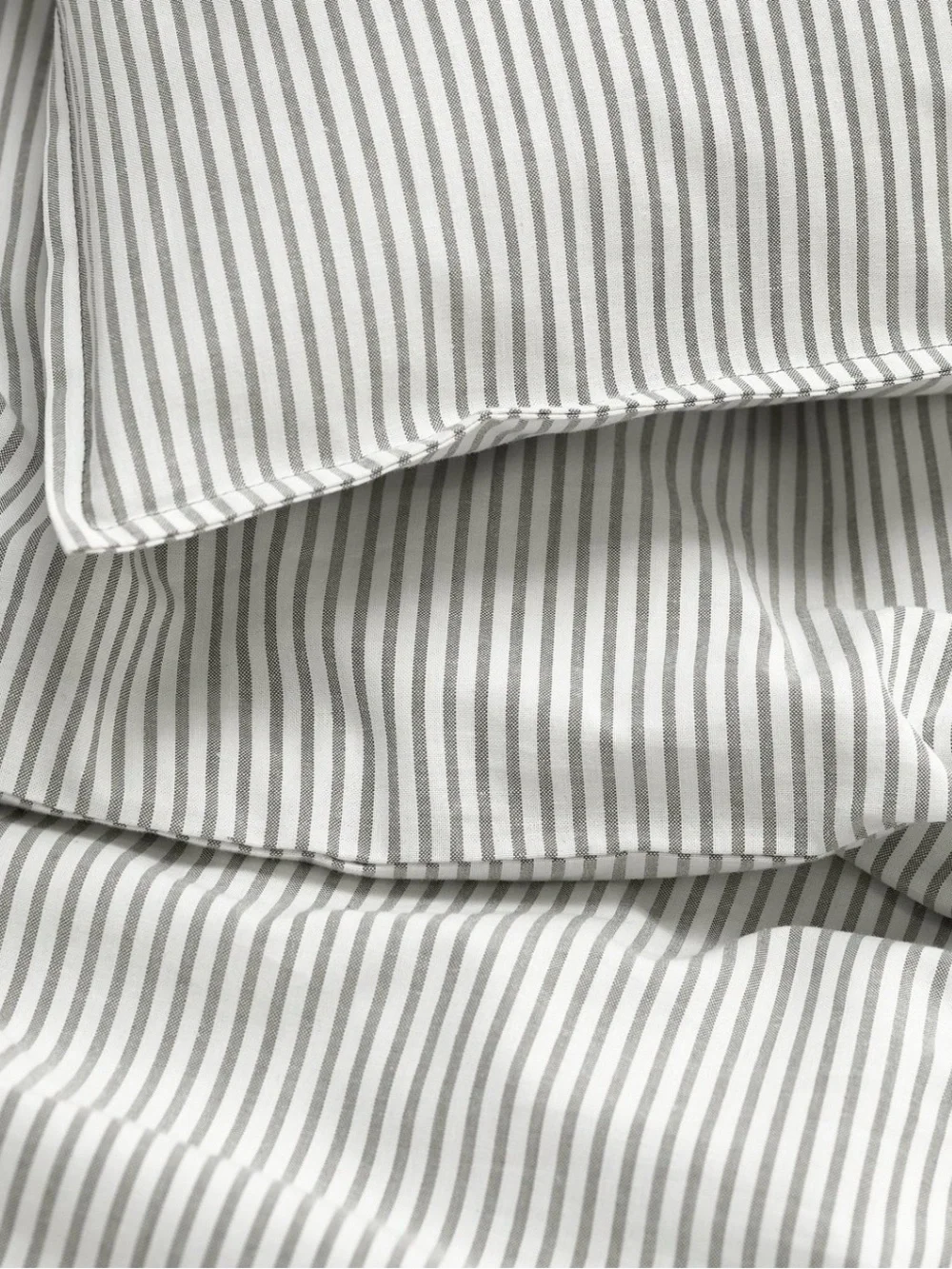 IKEA Gray and White Striped Cotton Duvet Cover AND Duvet Insert - Full / Queen